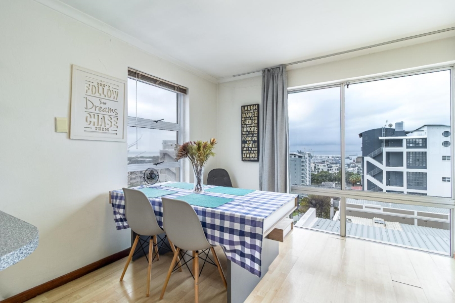 To Let 2 Bedroom Property for Rent in Green Point Western Cape